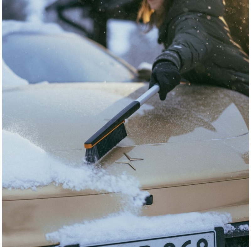 Щетка для снега со скребком FISKARS Plus 75,5 см (1078494) - Фото 11