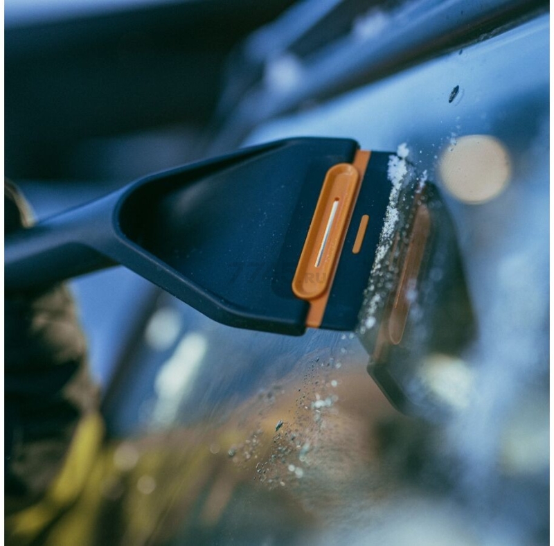 Щетка для снега со скребком телескопическая FISKARS X-series 96-121 см (1078492) - Фото 18
