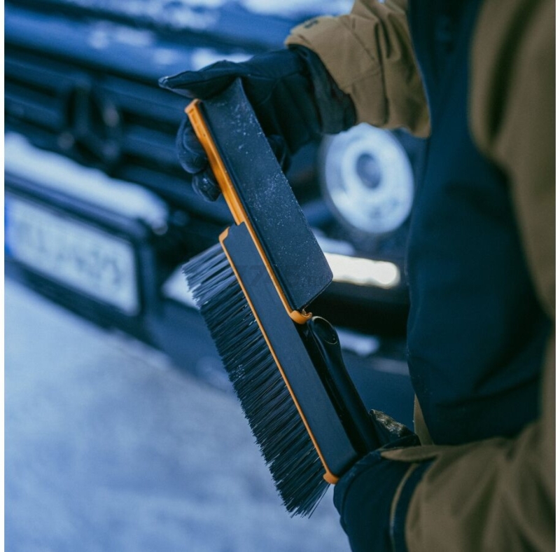 Щетка для снега со скребком телескопическая FISKARS X-series 96-121 см (1078492) - Фото 23