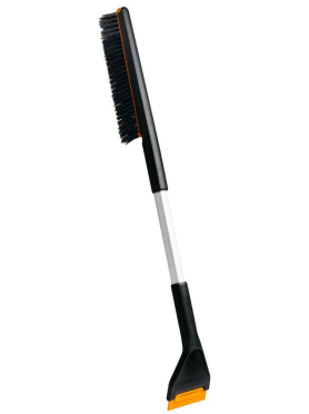 Щетка для снега со скребком FISKARS Plus